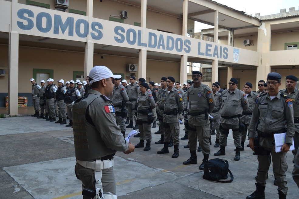 Policiais Militares que vão reforçar a segurança no interior de Alagoas durante o carnaval recebem orientações — Foto: Ascom/Polícia Militar