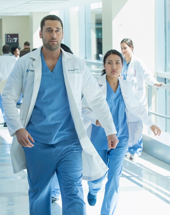 Em nova série médica, Dr. Max Goodwin tenta reformar hospital New Amsterdam, dominado por escassez de recursos e corrupção (Foto: Divulgação: Fox Entertainment Group)