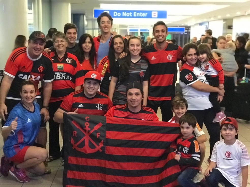 Grupo de brasileiros recepciona o Flamengo nos EUA &mdash; Foto: Cah&ecirc; Mota/GloboEsporte.com