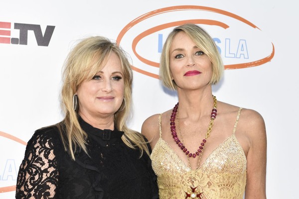 A atriz Sharon Stone (direita) e sua irmã Kelly (Foto: Getty Images)