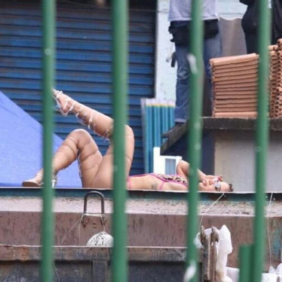 Anitta grava próximo clipe no Morro do Vidigal (Foto: Reprodução/Instagram)
