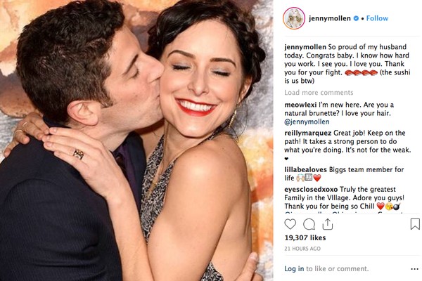 O post da esposa do ator Jason Biggs, a atriz Jenny Mollen, celebrando o aniversário de um ano de sobriedade do marido (Foto: Instagram)