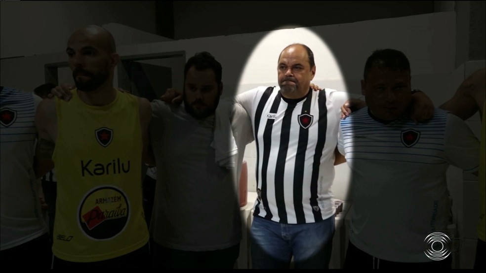 Breno Morais, vice-presidente do Botafogo-PB aparece negociando resultados em ligações telefônicas com José Renato Soares (Foto: Reprodução/TV Cabo Branco)