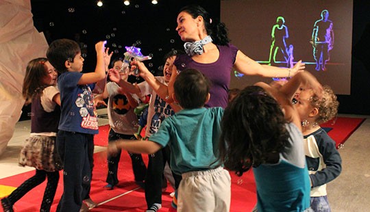 Núcleo EmQuanta realiza dança para crianças no Sesc 24 de maio (Foto: Divulgação / Sesc SP)