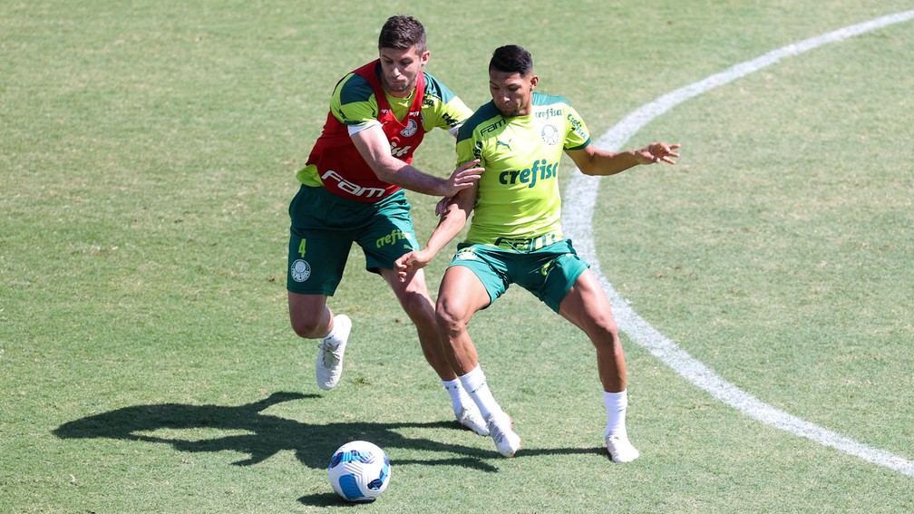 Kuscevic e Rony durante o treino — Foto: Cesar Greco\Palmeiras