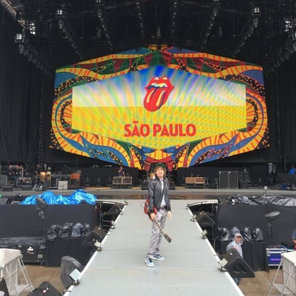 Mick Jagger conferindo o palco em São Paulo, em 2016 — Foto: Divulgação via BBC