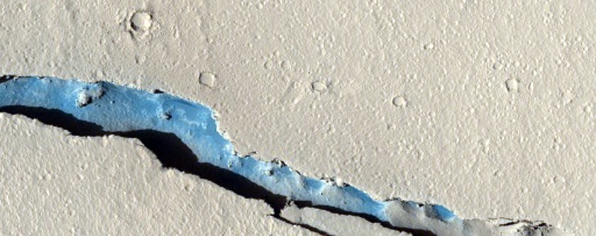 Um grande abismo em Marte (Foto: NASA/JPL/University of Arizona)
