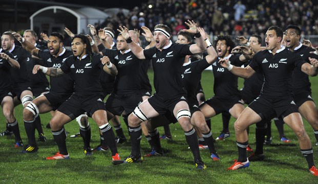 Os All Blacks, como são conhecidos os jogadores do time de rúgbi da Nova Zelândia, fazem o Haka antes de um jogo (Foto: Divulgação/allblacks.com)