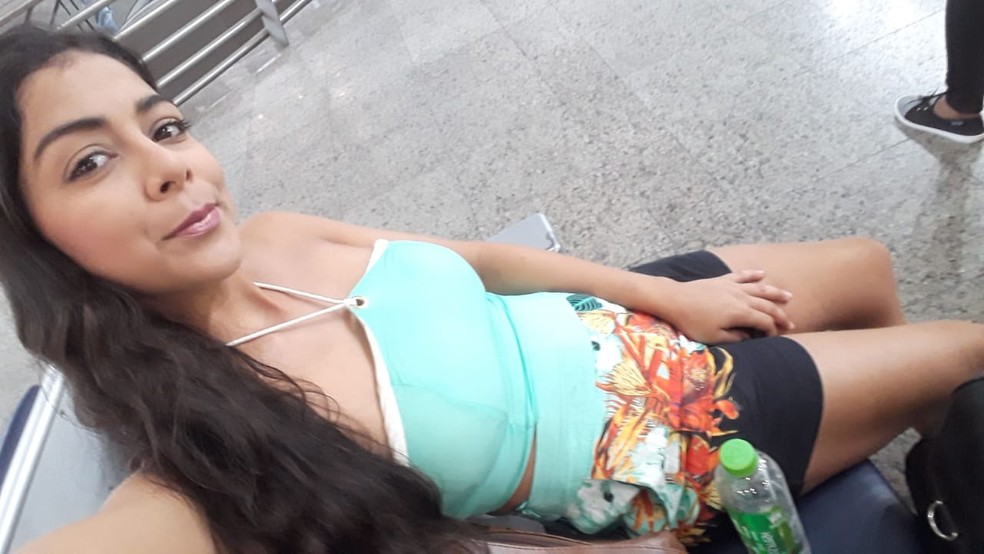 Thalina Bento da Silva Oliveira, de 25 anos, desapareceu após desembarcar no aeroporto de MT em retorno das férias; ela mandou fotos enquanto esperava o voo no Ceará — Foto: Arquivo pessoal