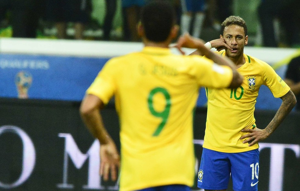 Gabriel Jesus e Neymar hoje dão trabalho aos adversários no ataque da seleção brasileira (Foto: Marcos Ribolli)