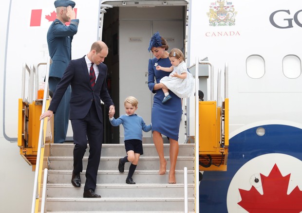 Kate Middleton e William chegam com os filhos ao Canadá (Foto: Getty Images)
