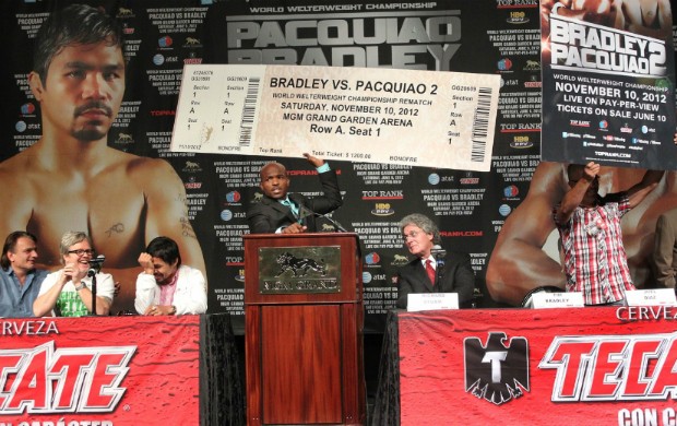 l_affde7c344829e9cb6ef417a99c15fd0pacquiao_bradley_120606_004a.jpg