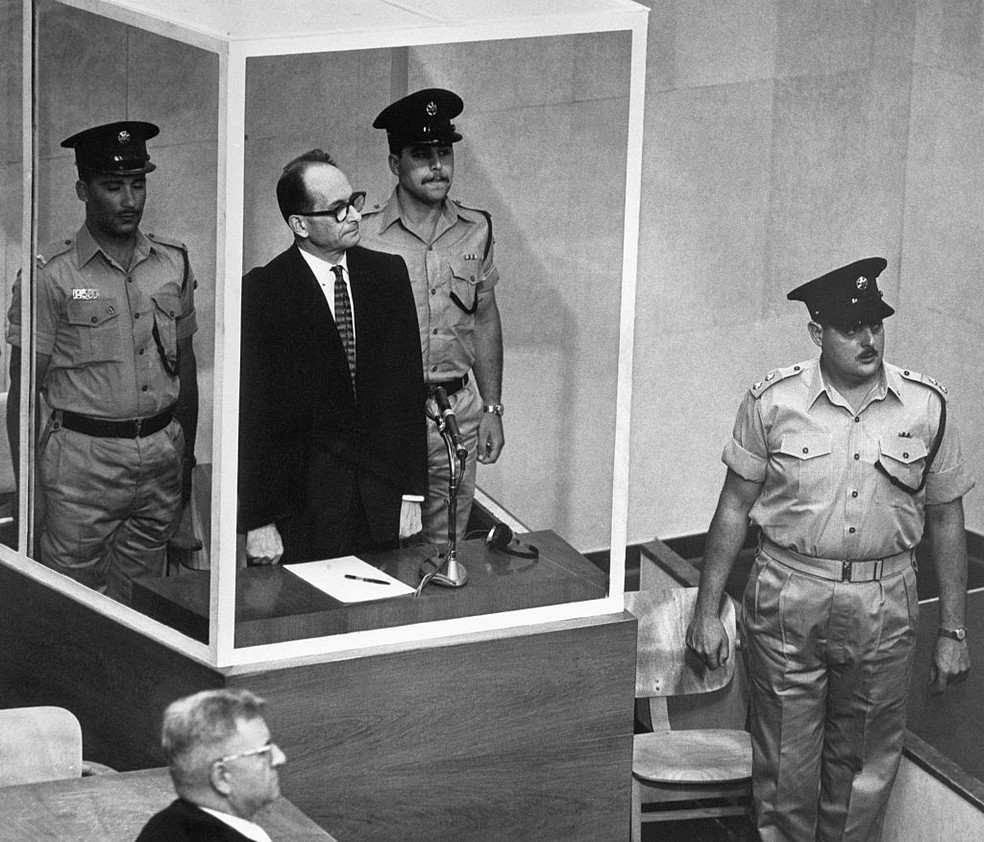 Eichmann foi sequestrado em Buenos Aires e levado pelo Mossad para Israel, onde foi julgado — Foto: Getty Images via BBC