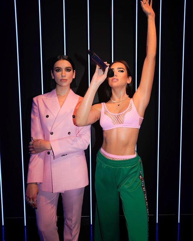 Dua Lipa no lançamento de sua estátua de cera, no Madame Tussauds, em Londres (Foto: Reprodução/Instagram)