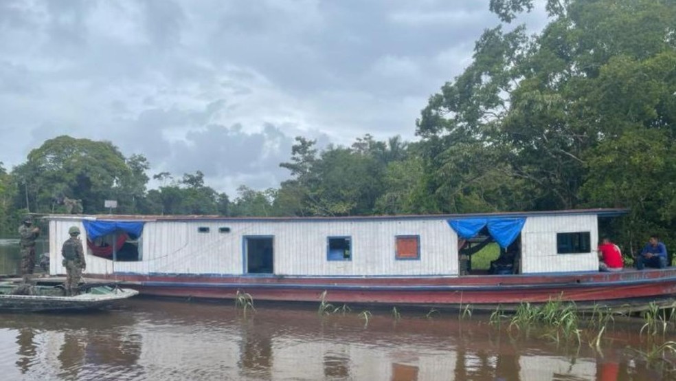 Embarcação apreendida pelo Exército com ouro, no Amazonas  — Foto: Forças Armadas