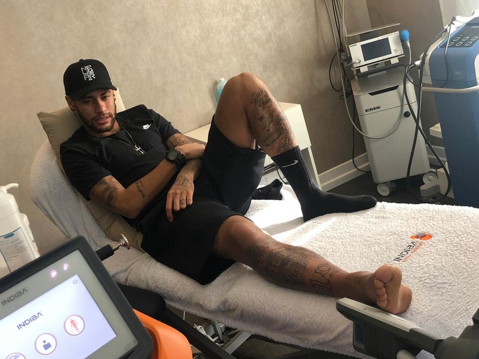 Neymar conversou com o Esporte Espetacular durante sessÃ£o de fisioterapia â€” Foto: Ivan Raupp