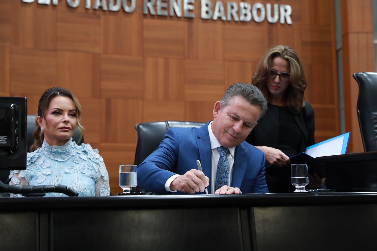 'Mais eficiência', destaca governador reeleito de MT em cerimônia de posse