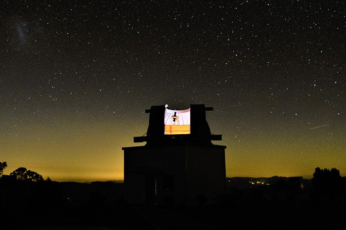 Na foto, skyglow em Campos do Jordão, a 74 km do Pico dos Dias (Foto:  Saulo Gargaglioni))