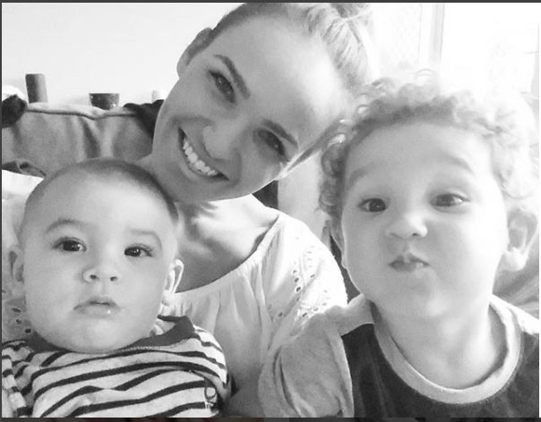 Maddi com os filhos Carton e Marlow (Foto: Reprodução - Instagram)