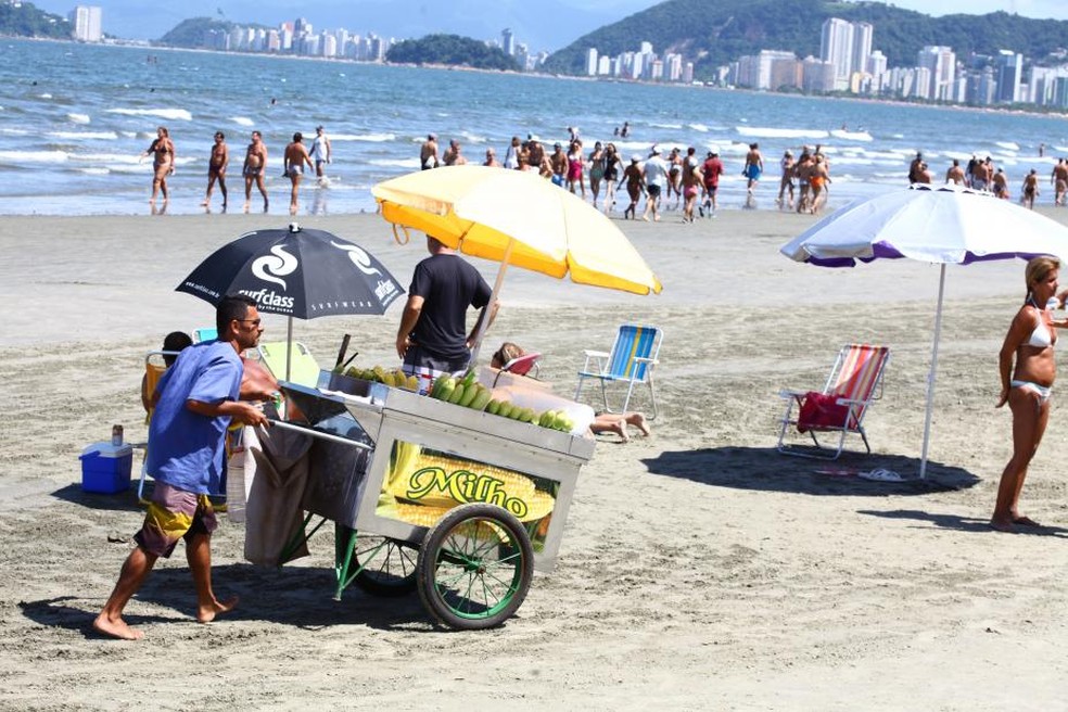Ambulantes ainda n&atilde;o podem retornar a trabalhar nas praias de Santos (SP) &mdash; Foto: Reprodu&ccedil;&atilde;o/ Prefeitura de Santos