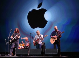O evento da Apple terminou com um show da banda Foo Fighters (Foto: Getty Images)