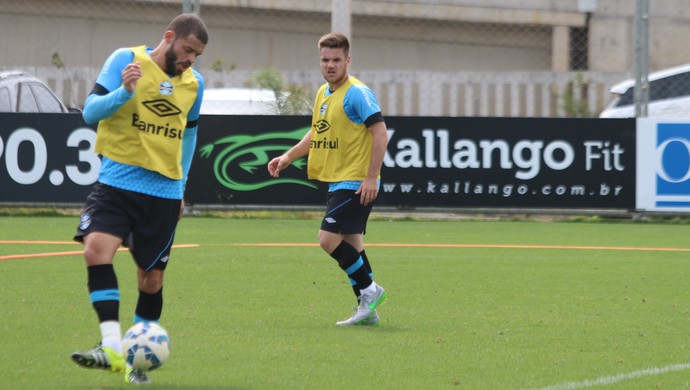 Grêmio usa parada para reduzir seca e volta a ter fartura no meio-campo
