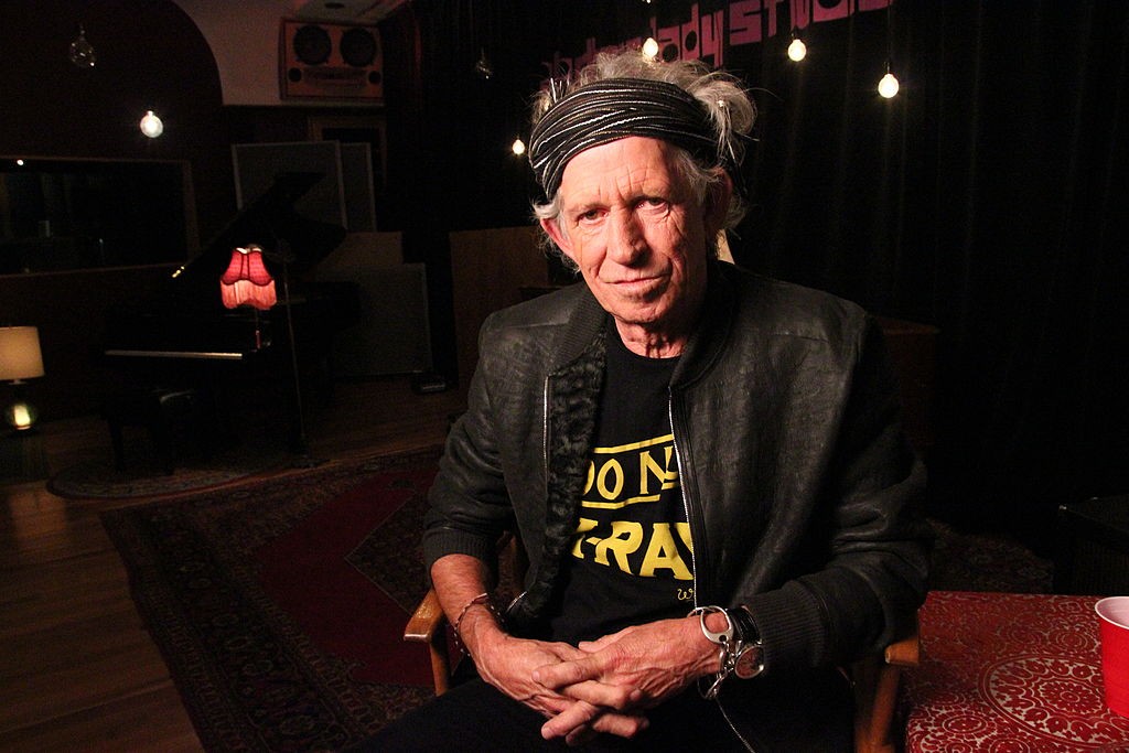 Rolling Stones guitarist Keith Richards poses for a portrait at Electric Ladyland Studio, New York on 10th April 2013. PHoto by Mick Gold/Redferns) (Foto: Redferns)