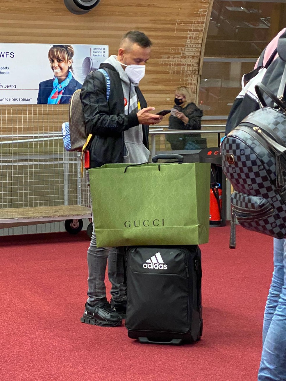 Rafinha embarca para o Brasil. Lateral vai conversar sobre volta ao Flamengo — Foto: Arquivo pessoal