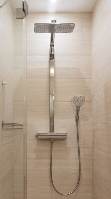 10 melhores chuveiros elétricos que aquecem na medida certa