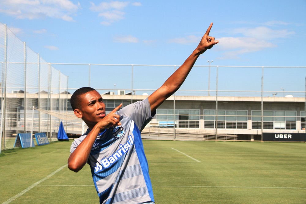 Quebrador de tabus, Madson adapta estilo Bolt ao Grêmio: Sou Privilegiado