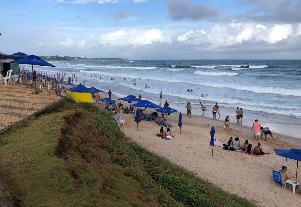 Praia de Jaguaribe, em Salvador, na tarde deste domingo (22) &mdash; Foto: Valma Silva/G1 BA