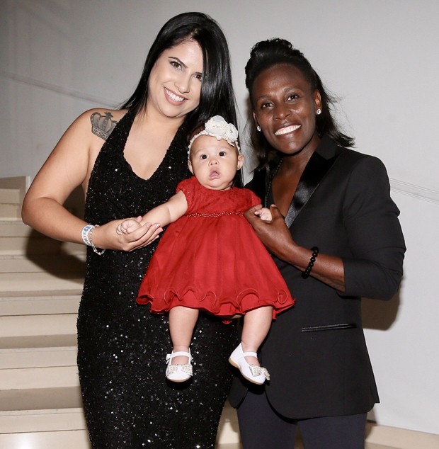 Neném com Thais Oliveira e a filha (Foto: Manuela Scarpa/Brazil News​)