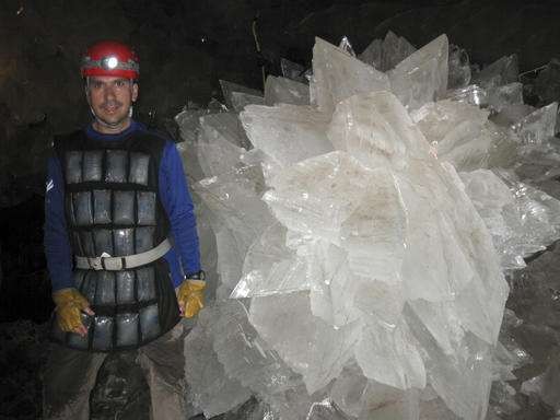 Os micróbios foram encontrados presos nos cristais da caverna da mina Naica, um lugar conhecido como 
