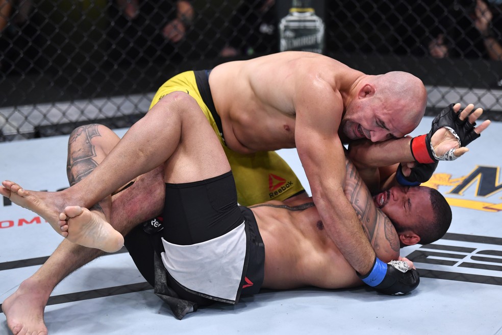 Glover Teixeira venceu Thiago Marreta por finalização — Foto: Getty Images