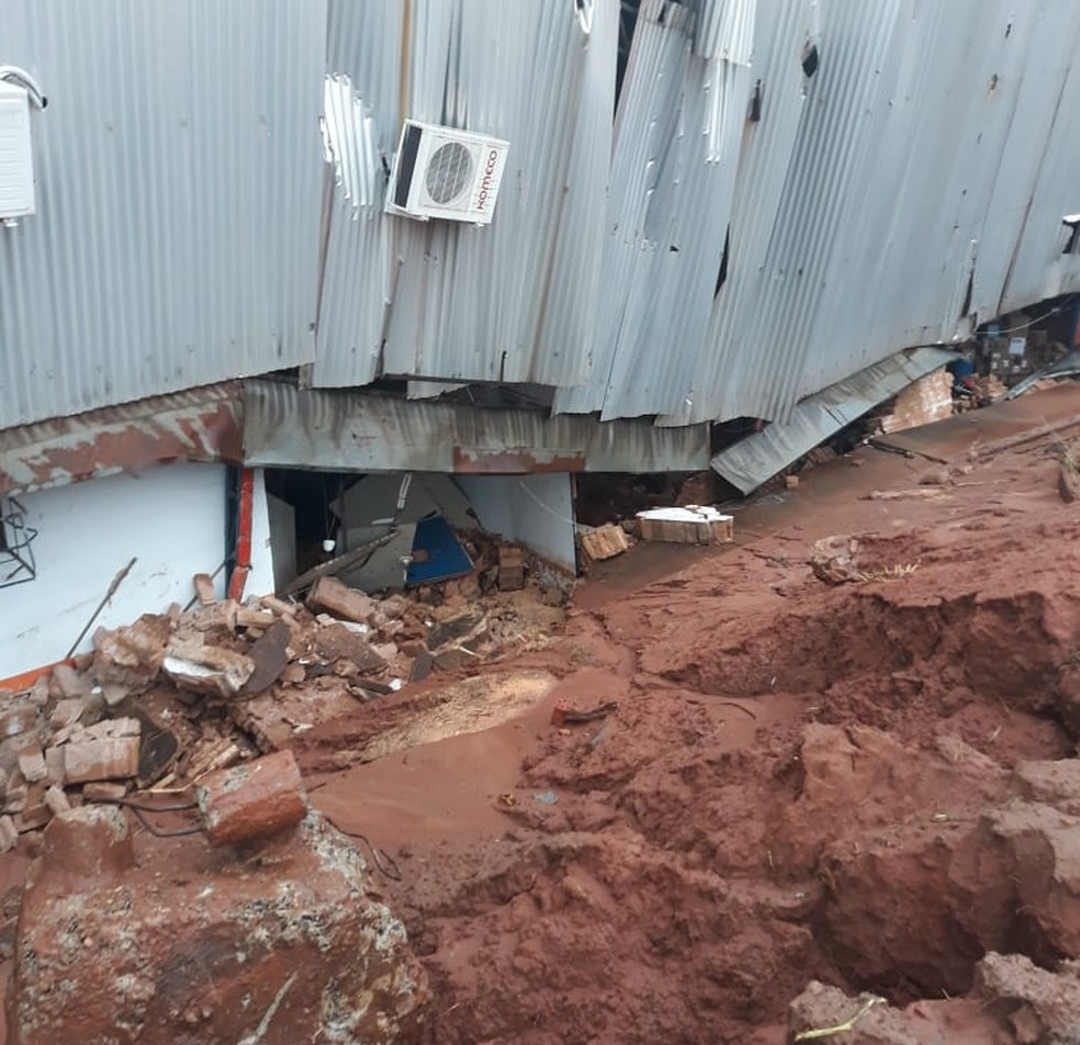Homem morreu vÃ­tima de desabamento em Adamantina â€” Foto: Corpo de Bombeiros/Cedida
