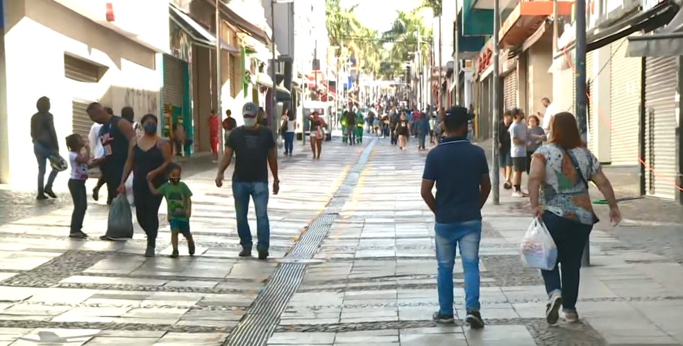 Avenida Treze de Maio recebe portais para orientar pedestres sobre coronav&iacute;rus &mdash; Foto: Reprodu&ccedil;&atilde;o/EPTV