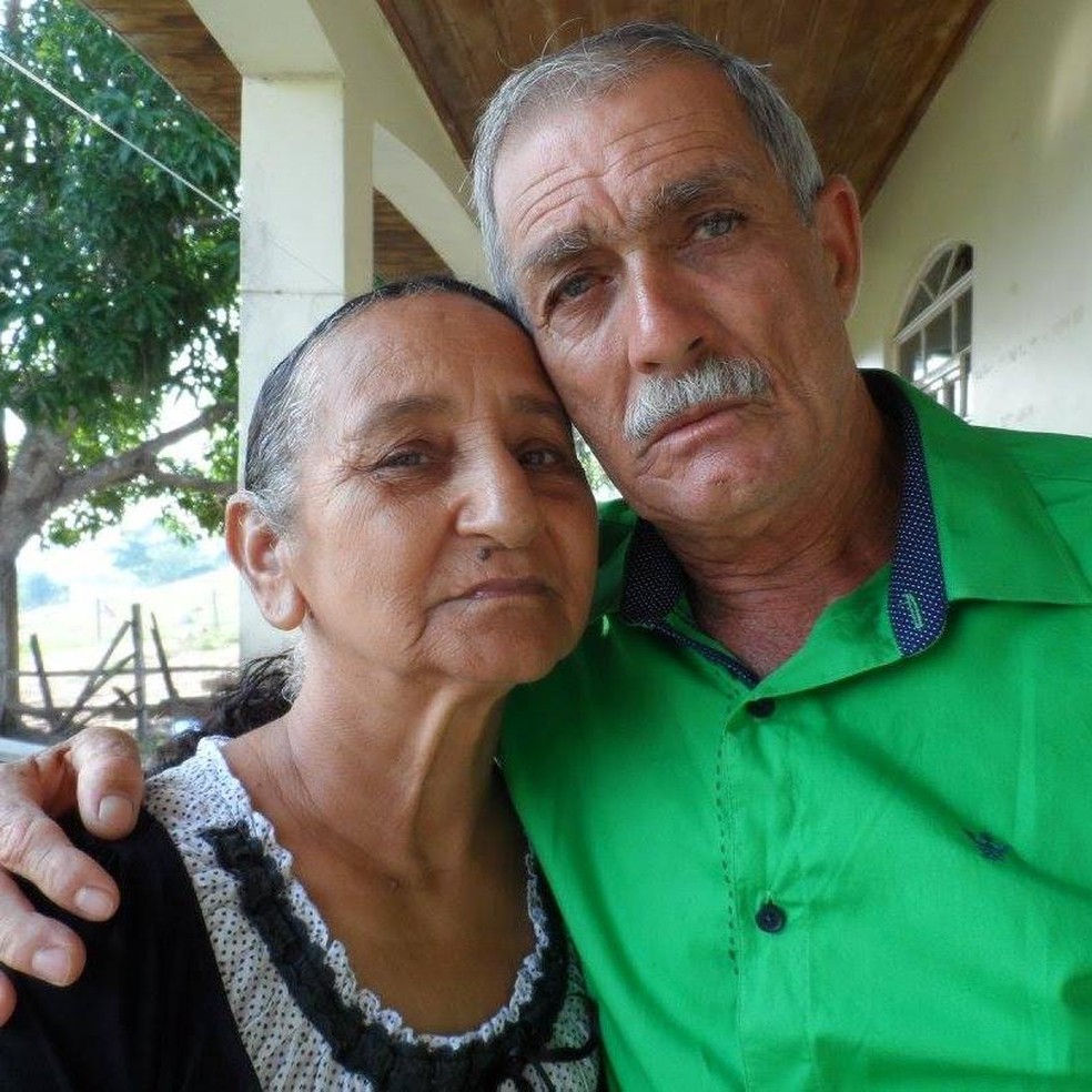 Adinael de Azevedo junto com a esposa, em foto — Foto: Facebook/Reprodução