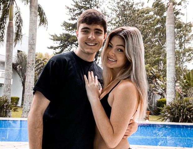 João Augusto Liberato e a namorada, Gracie (Foto: Reprodução/Instagram)