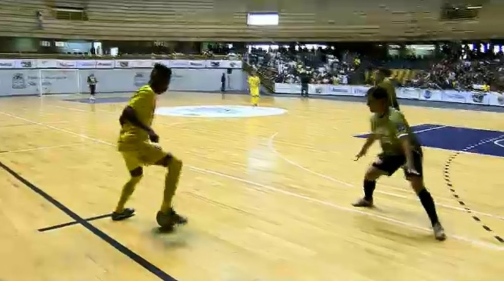 Lance da partida entre Araraquara e São João da Boa Vista (Foto: Reprodução/EPTV)