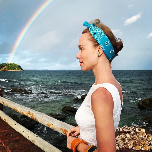 Mariana Ximenes posa em paisagem paradisíaca  (Foto: Reprodução/Instagram)