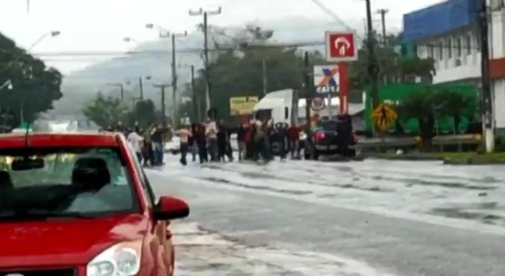 Criminosos fizeram refÃ©ns durante assalto em Blumenau â€” Foto: ReproduÃ§Ã£o