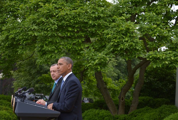 O presidente dos EUA, Barack Obama, e o premiê da Turquia, Recep Tayyip Erdogan, dão entrevista nesta quinta-feira (16) na Casa Branca (Foto: AFP) O presidente dos EUA, Barack Obama, e o premiê da Turquia, Recep Tayyip Erdogan, dão entrevista nesta quinta-feira (16) na Casa Branca (Foto: AFP)
