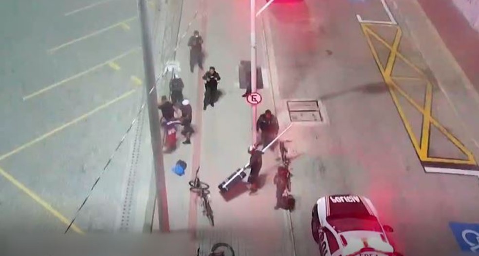 Prisão da dupla aconteceu em flagrante, nesta segunda-feira (5), no Centro.  — Foto: SSPDS/Divulgação