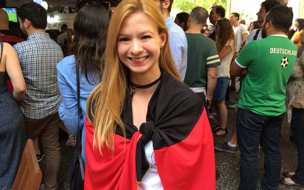 Descendente de alemÃ£es, Maria Estela Martelli, 25 anos, revelou sempre torcer pelos germÃ¢nicos (Foto: BÃ¡rbara Muniz Vieira/G1)