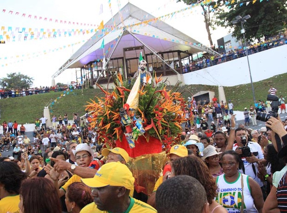 Largo de São Pedro reúne milhares de pessoas todos os anos nos dias 28 e 29 (Foto: Biné Morais/O Estado)