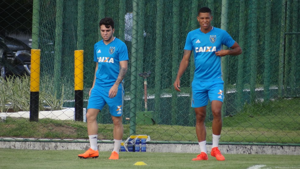 Andrigo e Hygor durante treino desta terÃ§a-feira no Sport (Foto: Daniel Gomes)