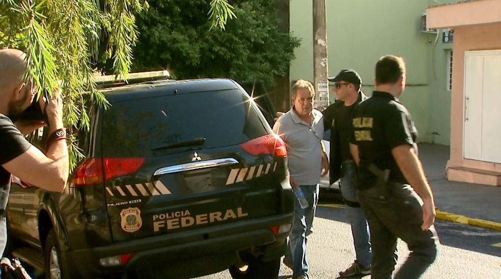 Luiz Eduardo de Oliveira e Silva foi levado para exame de corpo de delito no IML de Ribeirão Preto (Foto: Paulo Souza/EPTV)