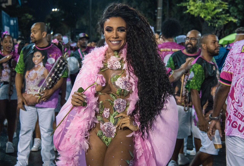 Rainha de bateria da Mangueira, Evelyn Bastos, também vai participar do Carnaval de Vitória 2023 como musa da Chegou o Que Faltava. — Foto: Thiago Mattos