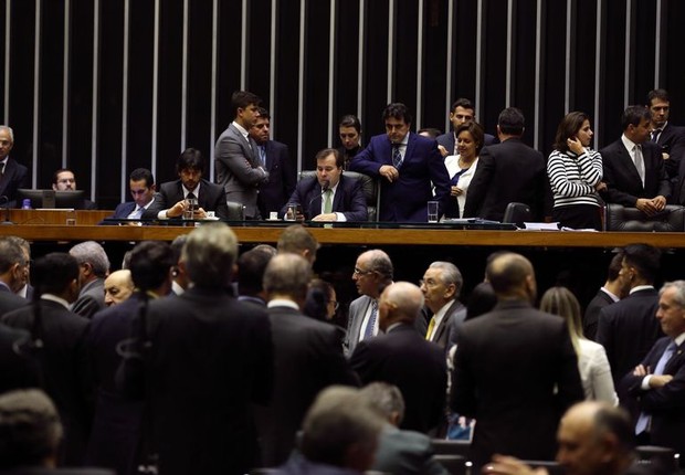 Sessão na Câmara dos Deputados vota pela urgência para fundo eleitoral (Foto: Valter Campanato/Agência Brasil)