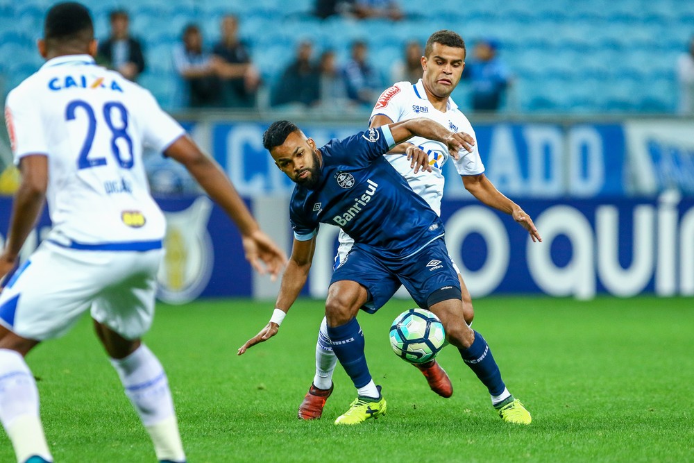 Fernandinho, Arroyo ou Everton? Grêmio faz vestibular e procura seu novo Pedro Rocha